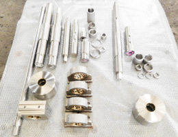 軸、軸受、ブラケット